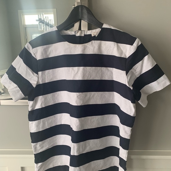 Sturdy cotton striped short sleeve top from The Gap. - Picture 2 of 3